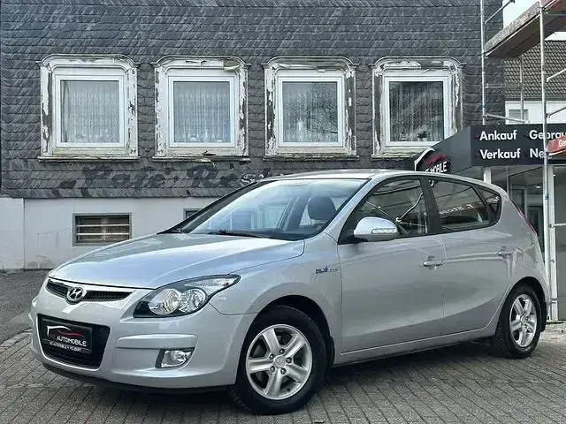 Używany Hyundai i30 109 KM (80 kW) 2010 Srebrny Sedan/Limuzyna