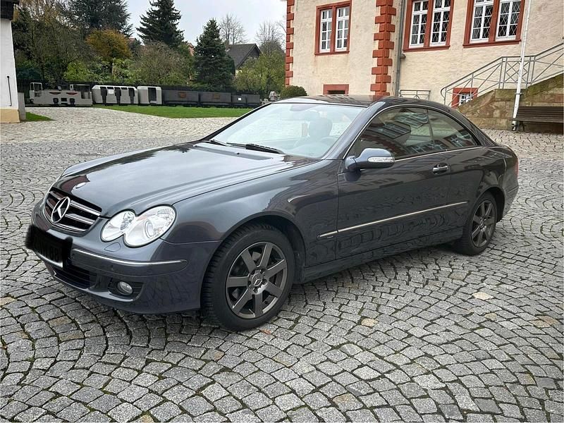 Grau Gebraucht 2009 Mercedes C200 Limousine | 8.000 € (Fairer Preis) - Bild 1/4