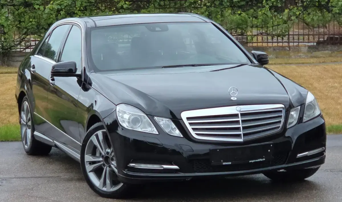 Gebraucht Mercedes E350 Avantgarde 265 PS (194 kW) 2012 Schwarz Limousine