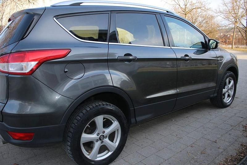 Gebraucht Ford Kuga Titanium 182 PS (133 kW) 2016 Grau SUV