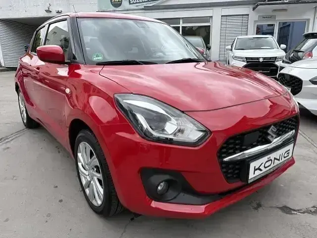 Gebraucht Suzuki Swift Comfort 83 PS (61 kW) 2023 Rot Kleinwagen