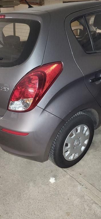 Gebraucht Hyundai i20 Edition 86 PS (63 kW) 2013 Grau Kleinwagen