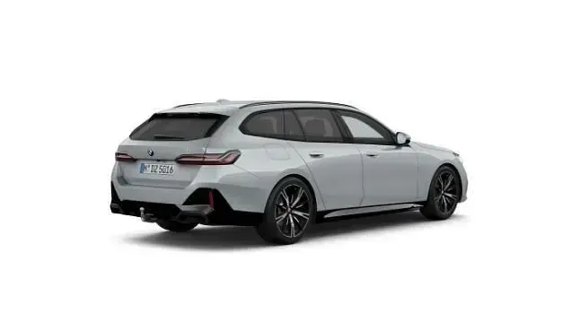 Gebraucht BMW 520 M Sport 208 PS (152 kW) 2025 Brooklyn grau Kombi