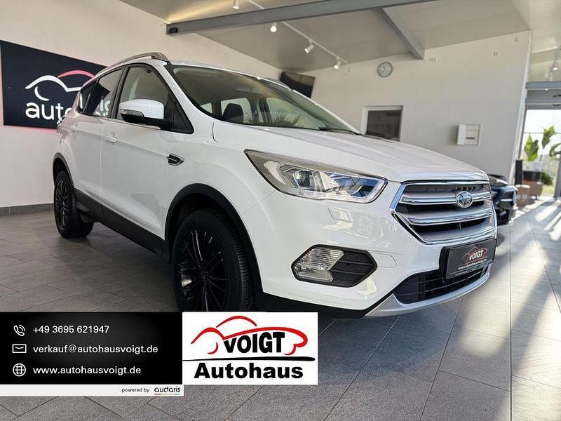 Gebraucht Ford Kuga 150 PS (110 kW) 2019 Weiß SUV