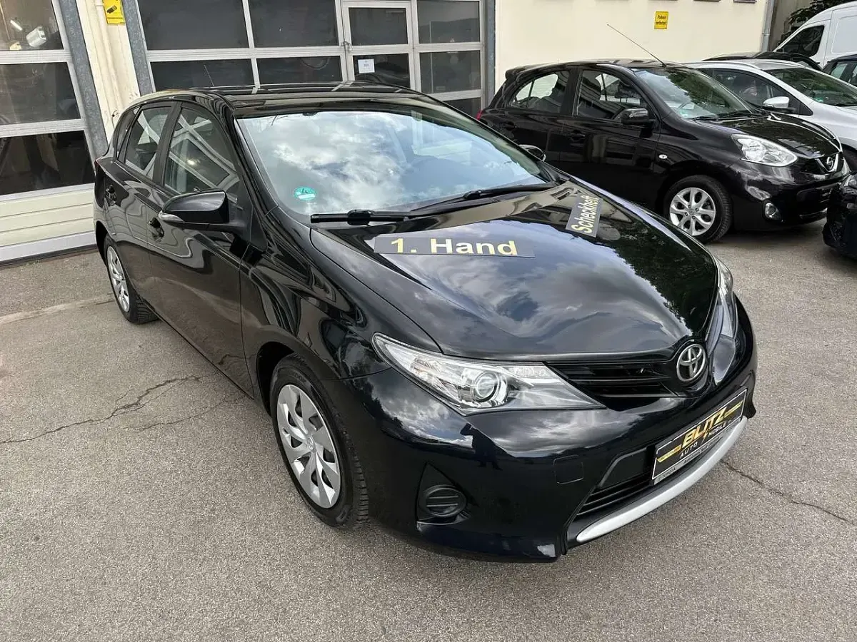 Gebraucht Toyota Auris Cool 99 PS (72 kW) 2015 Mysticschwarz mica Kleinwagen