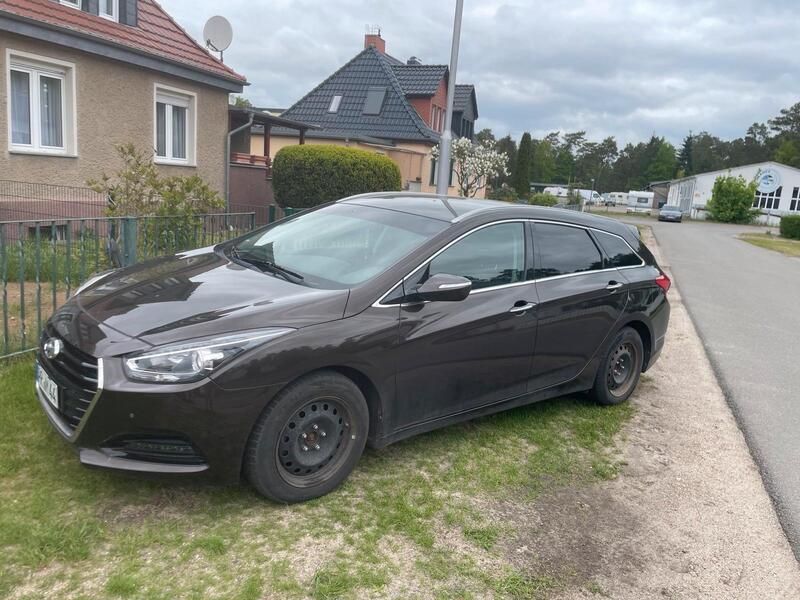 Braun Gebraucht 2016 Hyundai i40 Kombi | 11.900 € (Fairer Preis) - Bild 1/4