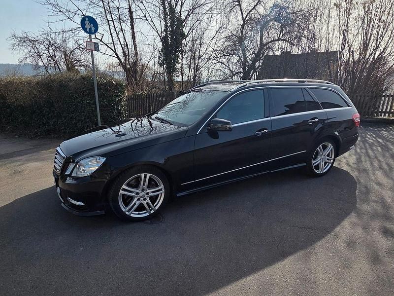 Gebraucht Mercedes E350 Avantgarde 265 PS (194 kW) 2012 Schwarz Limousine