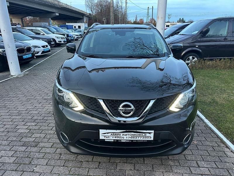 Schwarz Gebraucht 2016 Nissan Qashqai Tekna SUV | 15.900 € (Fairer Preis) - Bild 1/4