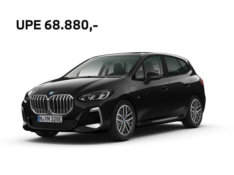 Black sapphire metallic Gebraucht 2025 BMW 230e Active Tourer M Sport Van / Kleinbus | 53.305 € - Bild 1/4