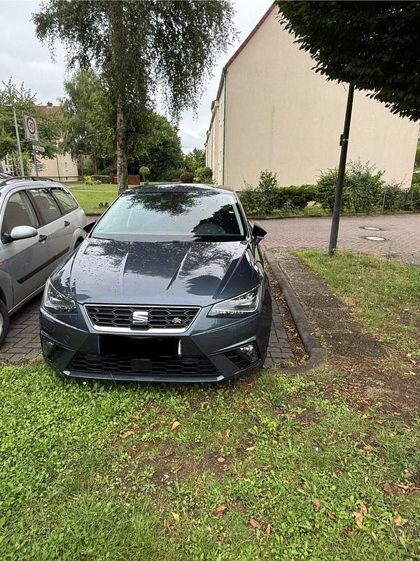 Grau Gebraucht 2019 Seat Ibiza FR Limousine | 8.999 € (Fairer Preis) - Bild 1/4