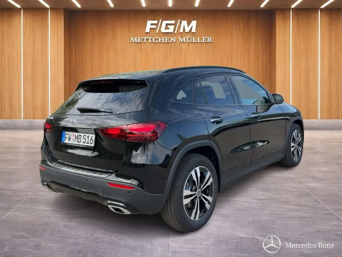 Gebraucht Mercedes GLA180 Progressive 136 PS (100 kW) 2026 Unilack nachtschwarz SUV