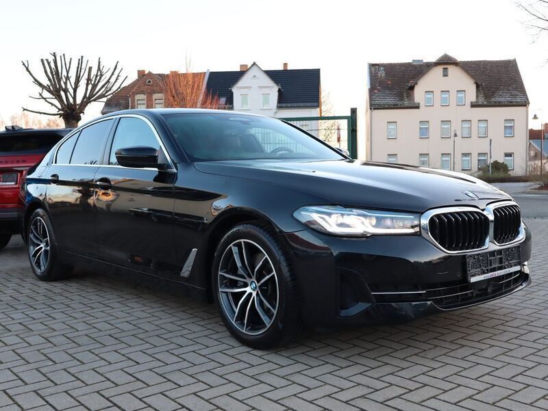 Schwarz Gebraucht 2022 BMW 520 Limousine | 34.990 € (Fairer Preis) - Bild 1/4