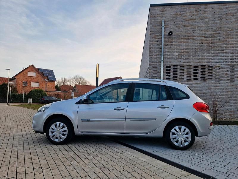Gebraucht Renault Clio GrandTour Dynamique 75 PS (55 kW) 2011 Grau Kombi