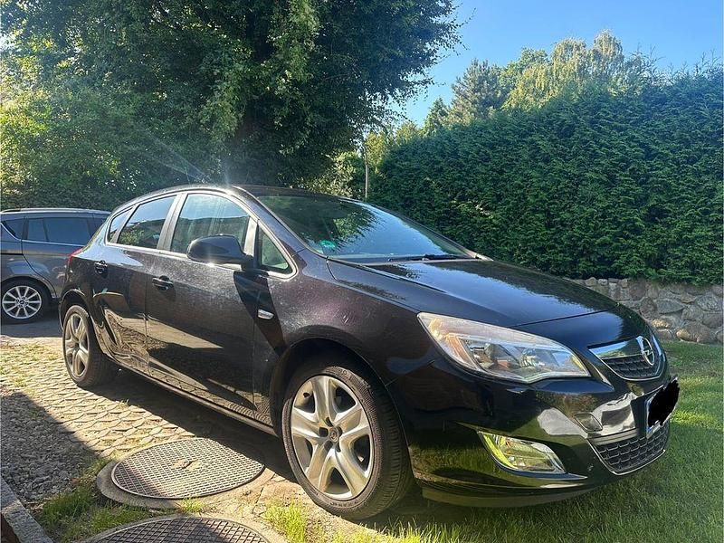 Schwarz Gebraucht 2011 Opel Astra Innovation Limousine | 2.500 € (Superpreis) - Bild 1/4