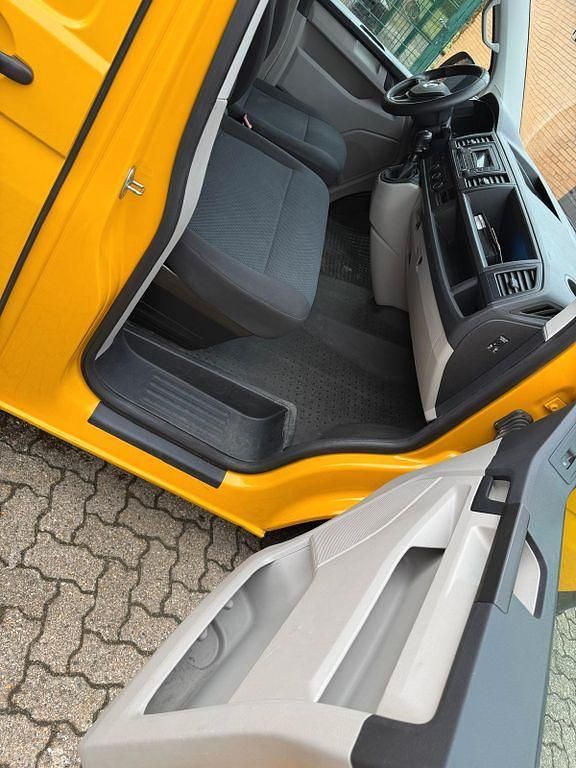 Second-hand VW Transporter 102 CP (75 kW) 2016 Galben Van
