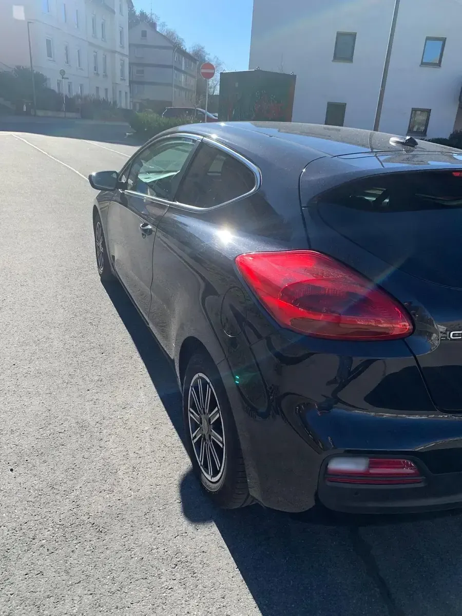 Gebraucht Kia ProCeed Vision 116 PS (85 kW) 2014 Schwarz Kleinwagen
