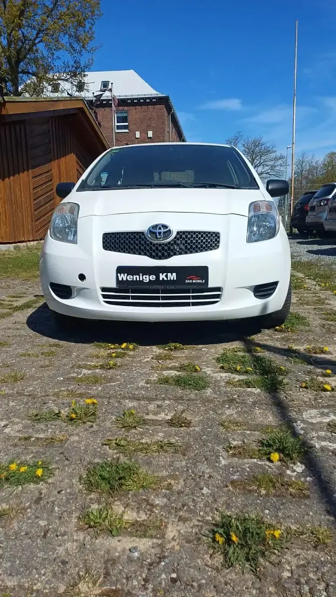 Gebraucht Toyota Yaris 69 PS (50 kW) 2008 Weiß Kleinwagen