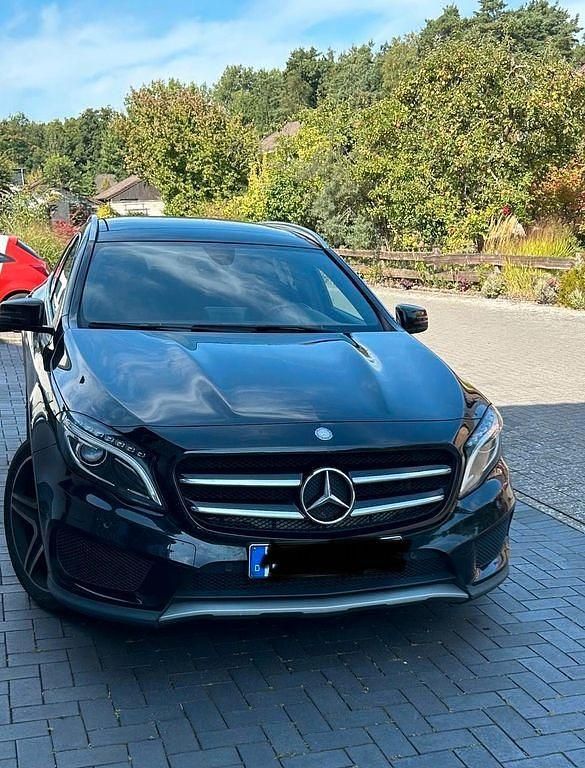 Schwarz Gebraucht 2016 Mercedes GLA250 AMG line SUV | 16.500 € (Guter Preis) - Bild 1/4