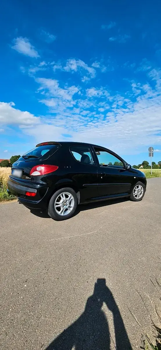 Gebraucht Peugeot 206+ 60 PS (44 kW) 2009 Schwarz Kleinwagen