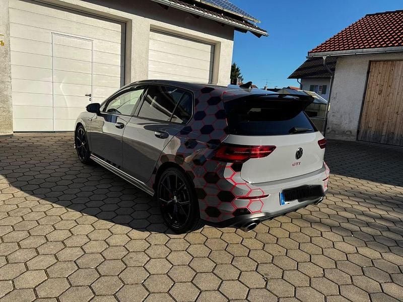 Grau Gebraucht 2021 VW Golf VIII GTI Clubsport Limousine | 29.999 € (Guter Preis) - Bild 1/4