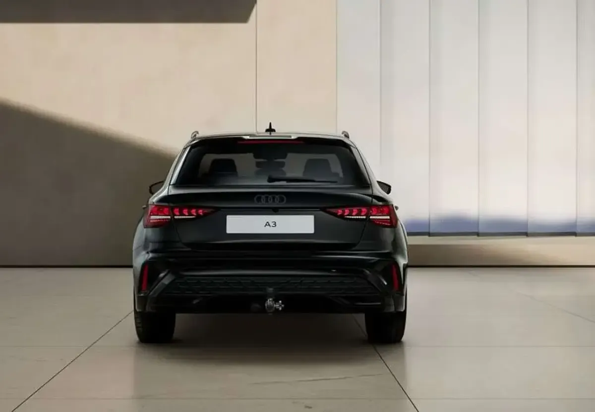Nouă Audi A3 S-Line 272 CP (200 kW) 2026 Negru Berlinǎ