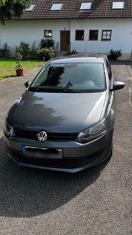 Grau Gebraucht 2011 VW Polo Trendline Kleinwagen | 5.650 € (Etwas zu teuer) - Bild 1/4