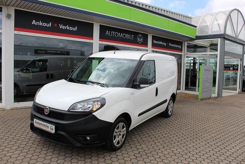 Weiß Gebraucht 2022 Fiat Doblò Van / Kleinbus | 9.999 € (Teuer) - Bild 1/4