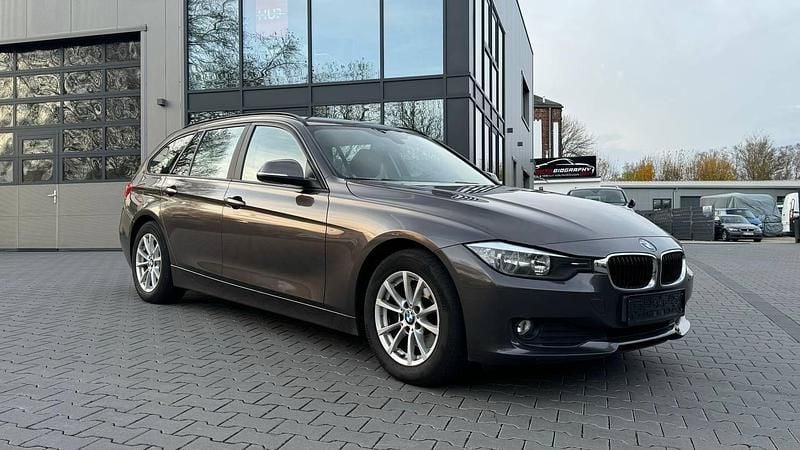 Gebraucht BMW 320 Lifestyle 163 PS (119 kW) 2012 Braun Kombi