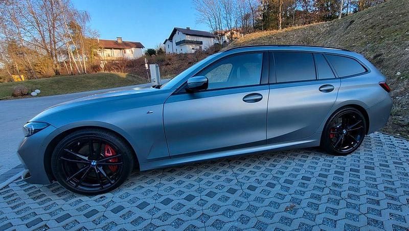 Gebraucht BMW 330 Performance 286 PS (210 kW) 2023 Grau Kombi