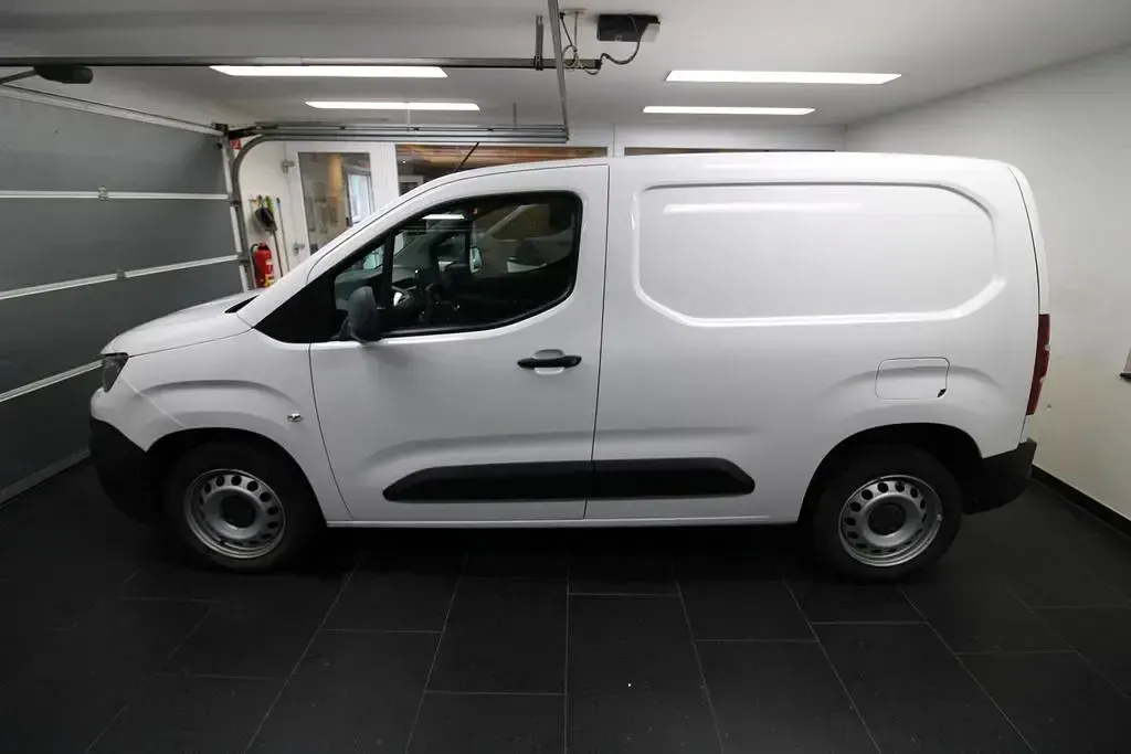 Gebraucht Peugeot Partner Premium 131 PS (96 kW) 2019 Weiß Van / Kleinbus
