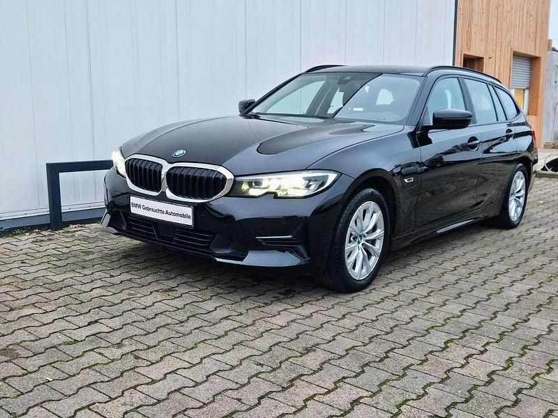 Gebraucht BMW 330e Sport Line 184 PS (135 kW) 2022 Schwarz Limousine