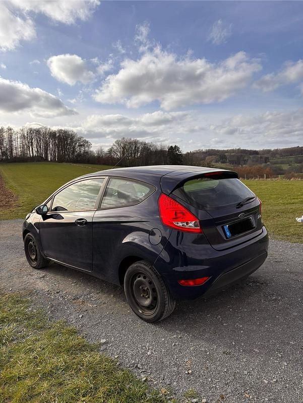 Gebraucht Ford Fiesta 60 PS (44 kW) 2010 Blau Kleinwagen