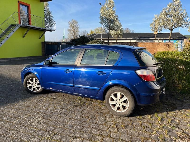 Gebraucht Opel Astra 101 PS (74 kW) 2004 Blau Limousine