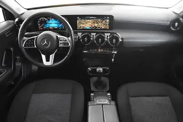 Gebraucht Mercedes 180 116 PS (85 kW) 2020 Blau Limousine