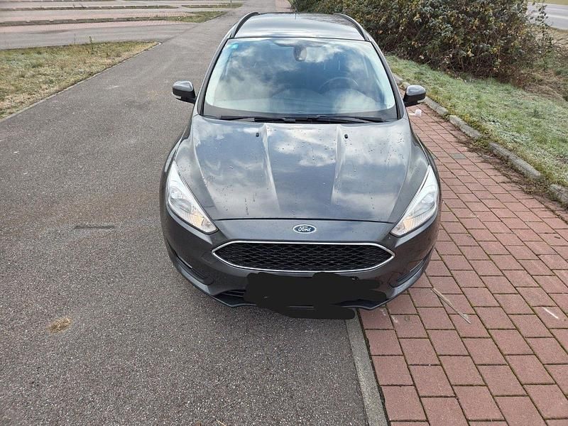Gebraucht Ford Focus Trend 125 PS (91 kW) 2015 Grau Kombi