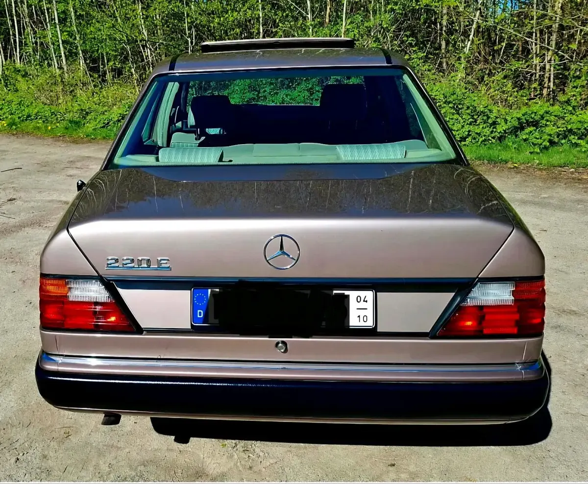 Gebraucht Mercedes E220 150 PS (110 kW) 1993 Andere farben Limousine