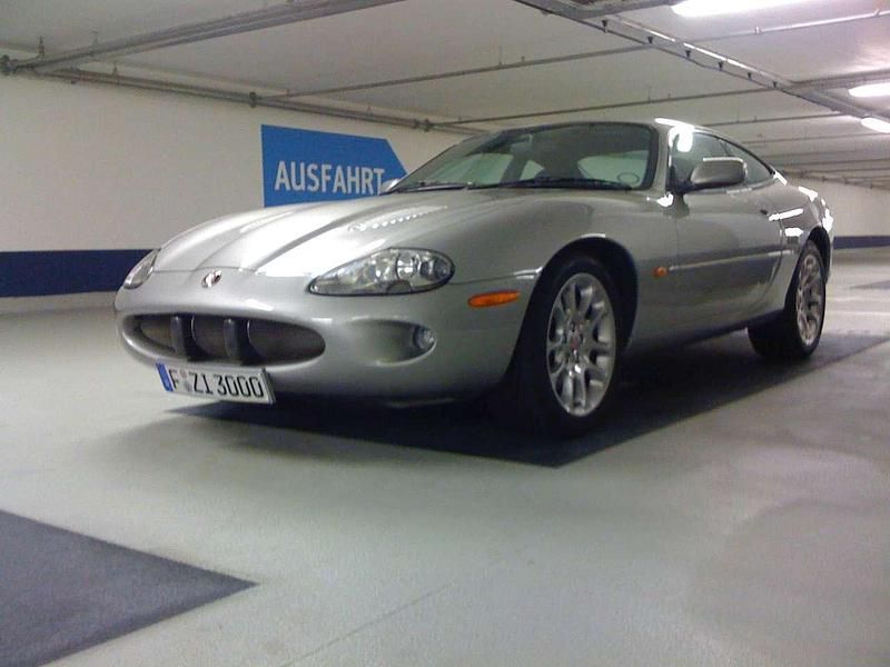 Gebraucht Jaguar XKR 363 PS (266 kW) 1999 Silber Coupé