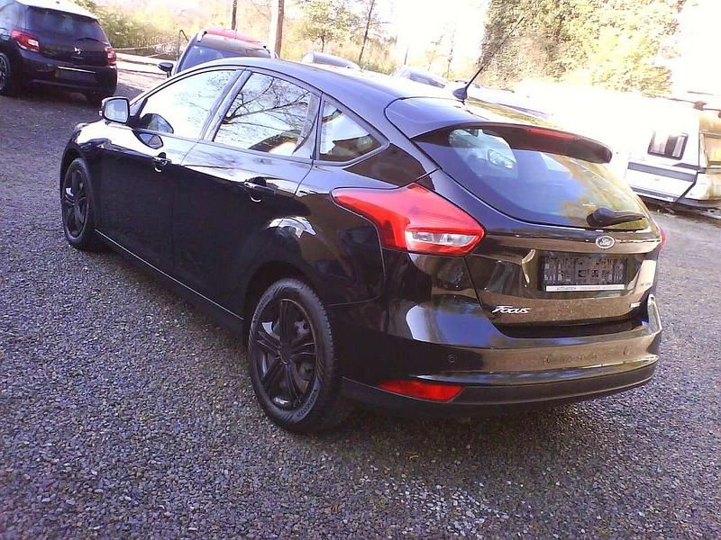 Używany Ford Focus Trend 101 KM (74 kW) 2016 Czarny Hatchback