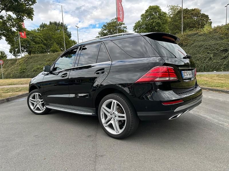 Schwarz Gebraucht 2015 Mercedes GLE350 SUV | 24.800 € (Fairer Preis) - Bild 1/4