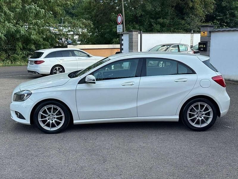 Weiß Gebraucht 2016 Mercedes A180 Limousine | 10.500 € (Superpreis) - Bild 1/4