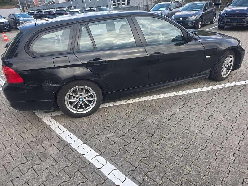 Gebraucht BMW 320 Exclusive 184 PS (135 kW) 2010 Schwarz Kombi