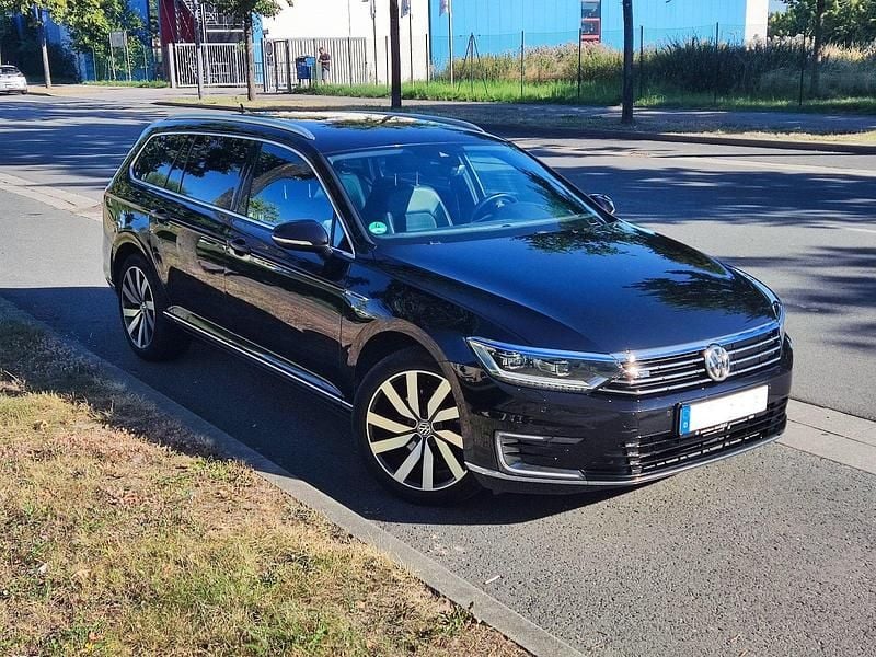 Schwarz Gebraucht 2018 VW Passat GTE Kombi | 15.999 € (Guter Preis) - Bild 1/4
