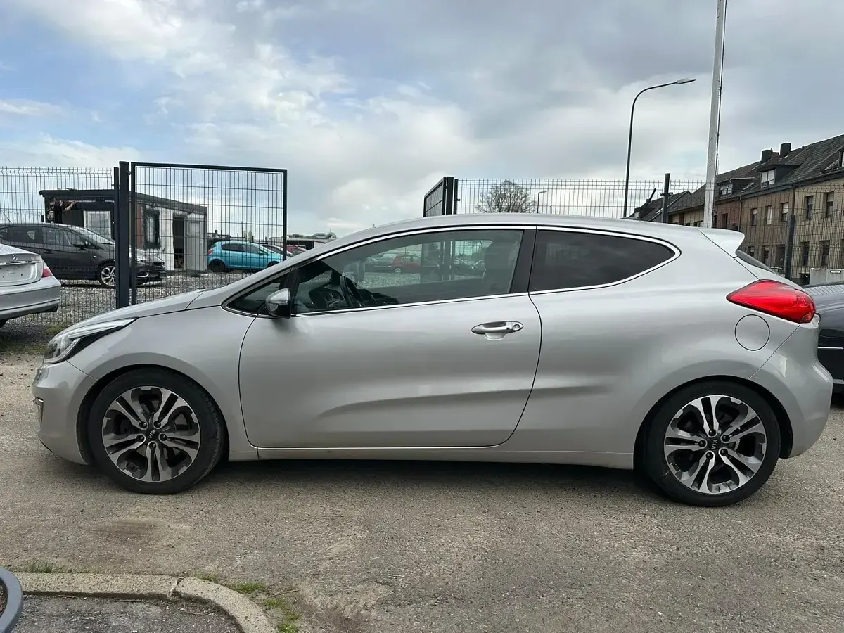 Gebraucht Kia ProCeed 140 PS (102 kW) 2015 Silber Kleinwagen