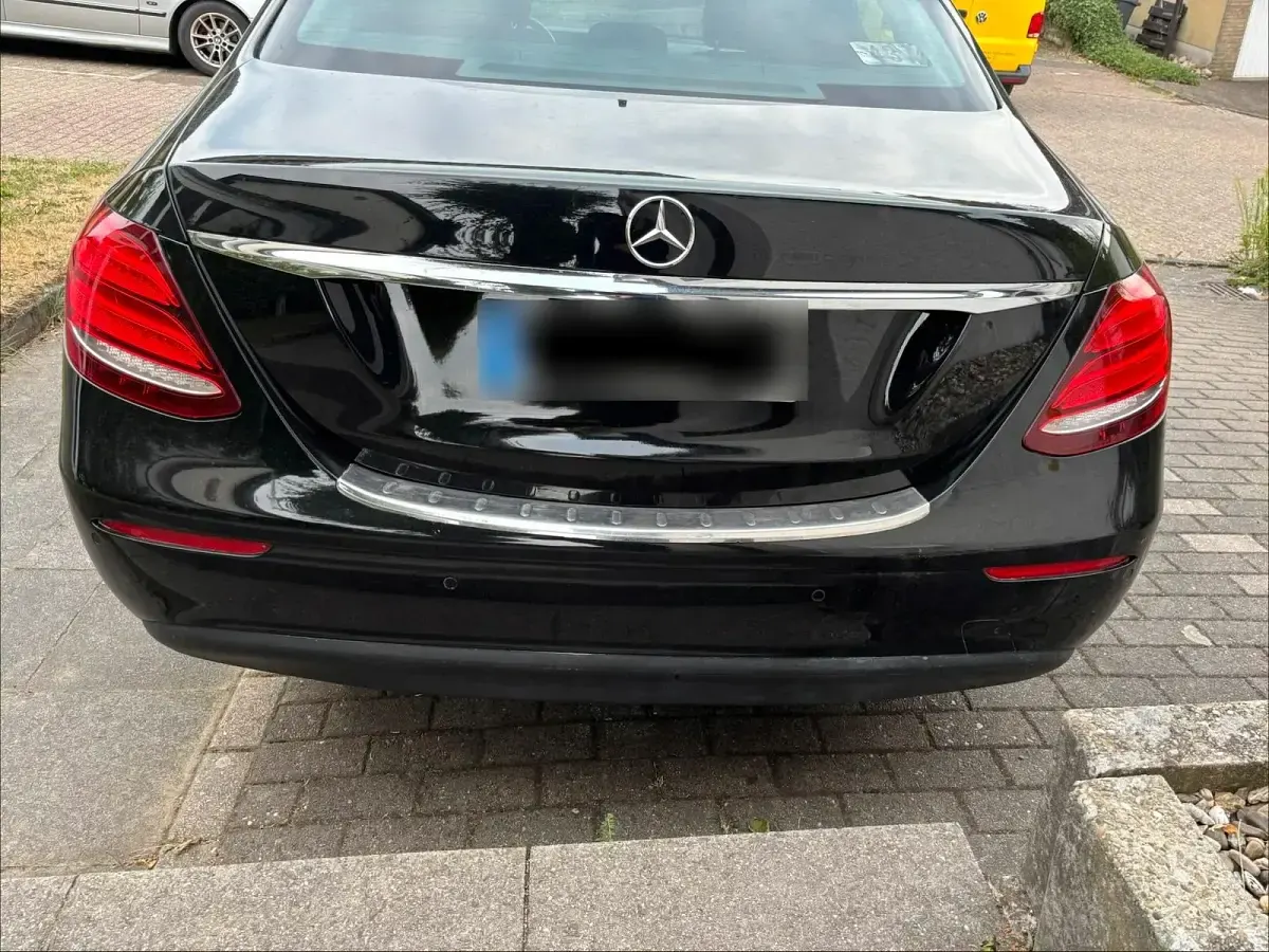 Gebraucht Mercedes E200 160 PS (117 kW) 2021 Schwarz Limousine