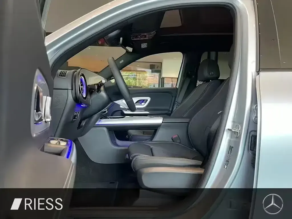 Gebraucht Mercedes GLB200 Progressive 184 PS (135 kW) 2026 Hightechsilber SUV