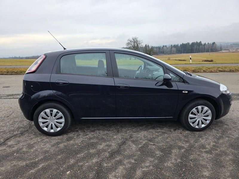 Gebraucht Fiat Punto 69 PS (50 kW) 2011 Blau Kleinwagen