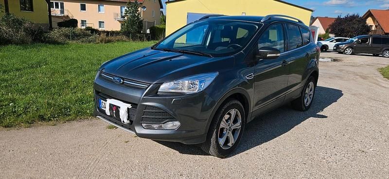 Grau Gebraucht 2015 Ford Kuga SUV | 8.500 € (Superpreis) - Bild 1/4