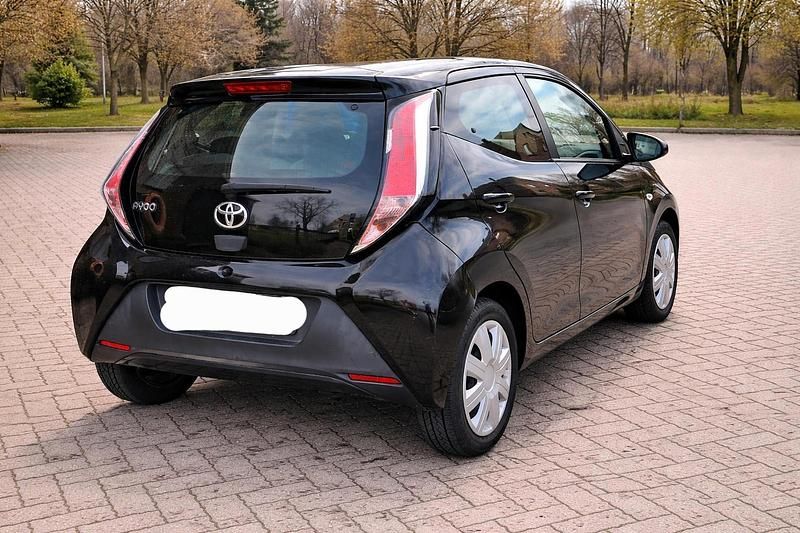 Gebraucht Toyota Aygo 69 PS (50 kW) 2018 Schwarz Kleinwagen