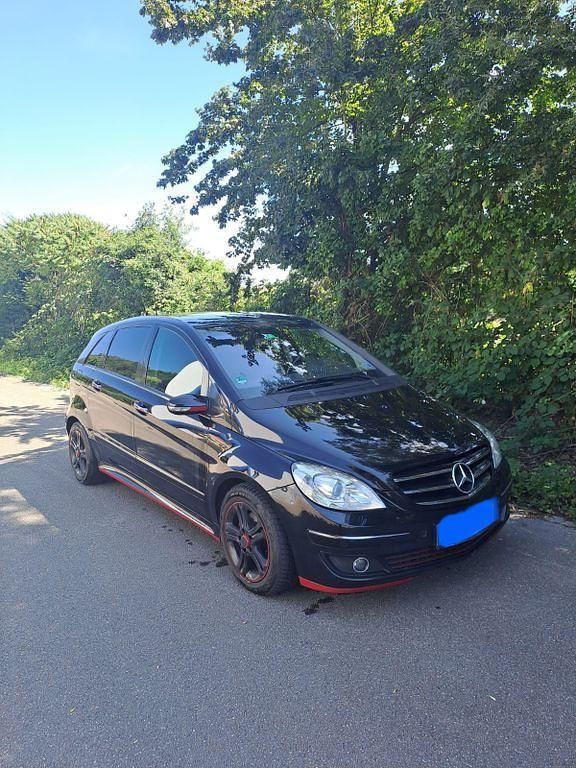 Schwarz Gebraucht 2006 Mercedes B200 Van / Kleinbus | 2.222 € (Fairer Preis) - Bild 1/4