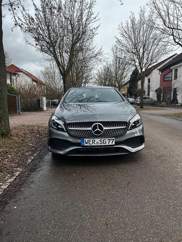 Gebraucht Mercedes A200 Sportline 156 PS (114 kW) 2018 Grau Kleinwagen